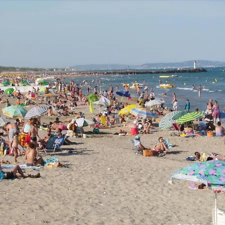Дом отдыха Cap D'agde, Bord De Mer, 50 M De La Roquille, Climatise Et Wifi, *