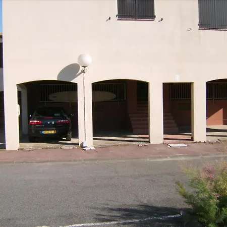 Résidence Privée, 50 M De La Roquille, Entièrement Climatisé * Agde